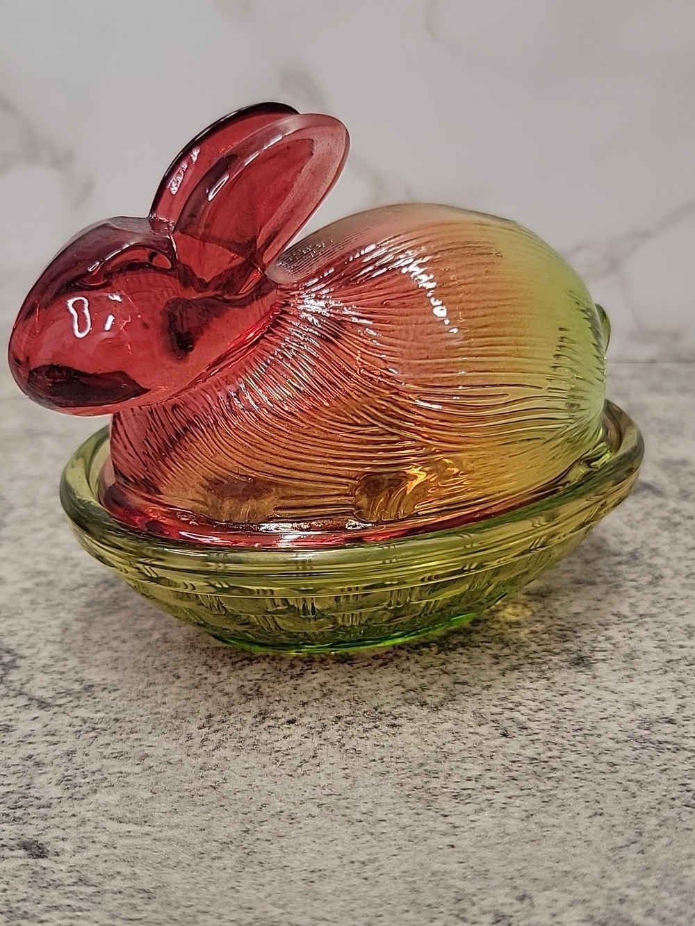 Red and Green Glass bunny rabbit on a nest - Picture 3 of 11